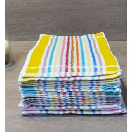 Toallas de tocador con listas de  varios colores, el contenido en un paquete.